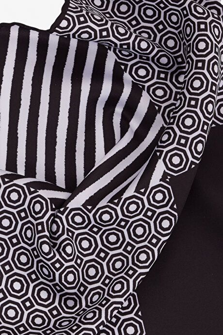 Patterned Black and White Handkerchief 4A2924100013SYB