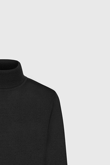 Standard Fit Full Turtleneck Black Pullover with Anti Pilling Feature 4A4923100004SYH