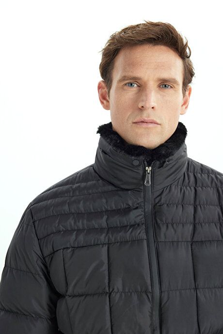 Standard Fit Regular Cut Stand Up Collar Side Pocket Inflatable Black Coat with Warm Fiber Filling ET0825100003SYH