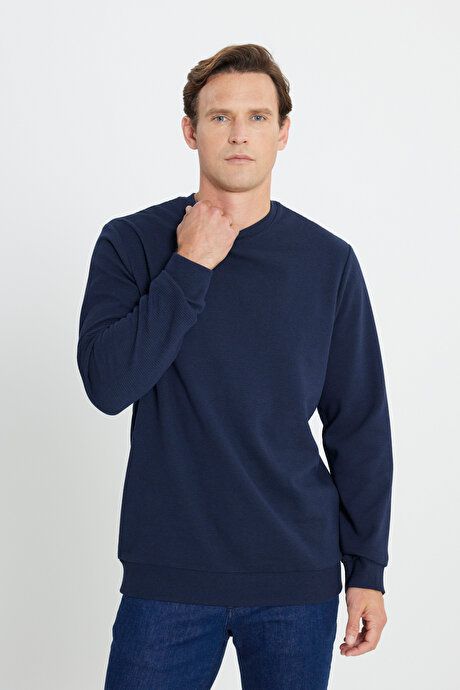 2 Yarn Warm Standard Fit Regular Fit Crew-Neck Textured Navy Sweatshirt ETE052251012LAC