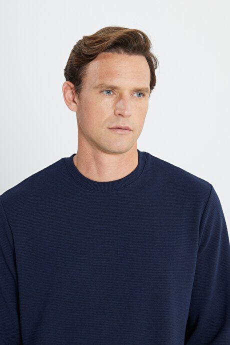 2 Yarn Warm Standard Fit Regular Fit Crew-Neck Textured Navy Sweatshirt ETE052251012LAC