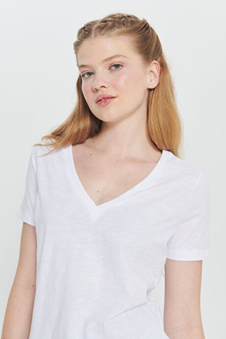 100% Cotton Standard Fit Regular Fit V-Neck Basic White T-Shirt CCK480000004BYZ