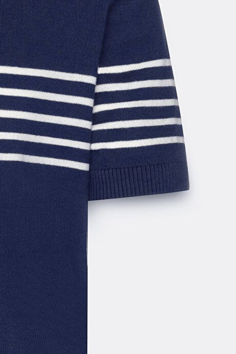 Standard Fit Regular Fit 100% Cotton Striped Crew-Neck Navy Blue-White Sweater T-Shirt ET4924200001LCB